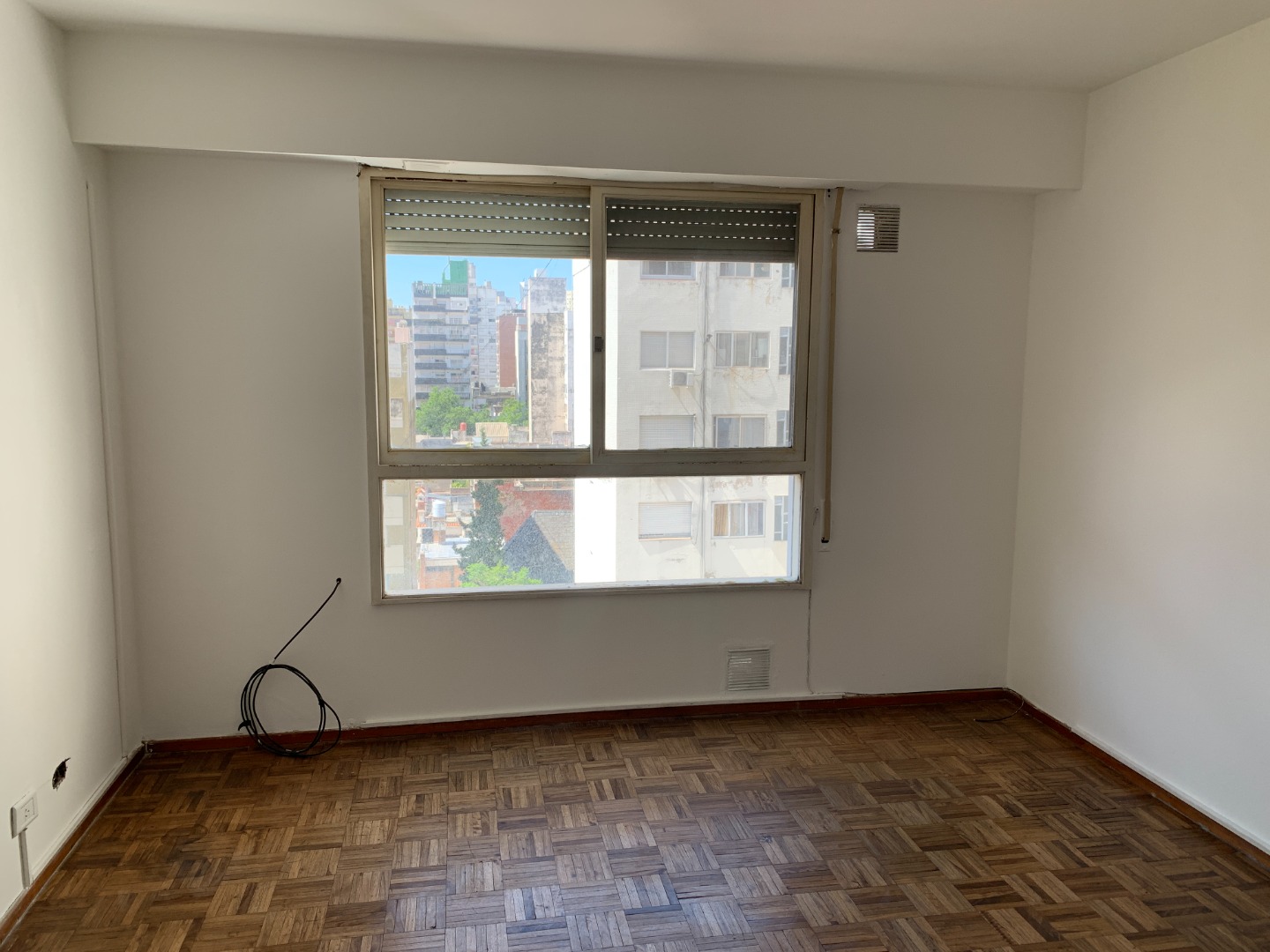 Amplio departamento de un dormitorio en alquiler