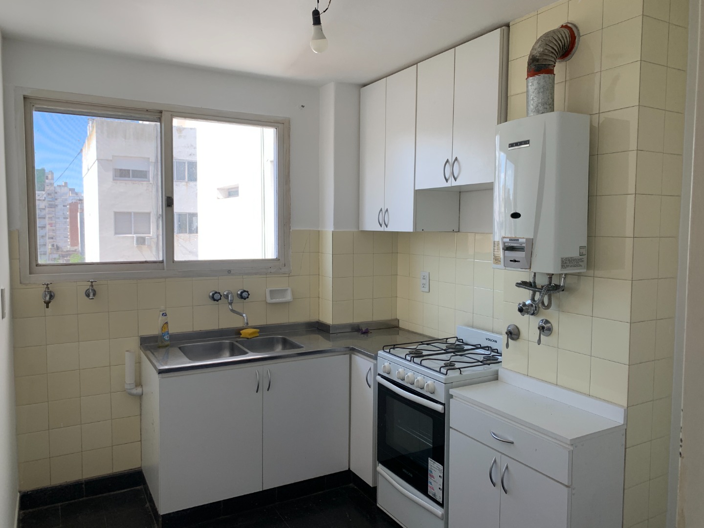 Amplio departamento de un dormitorio en alquiler