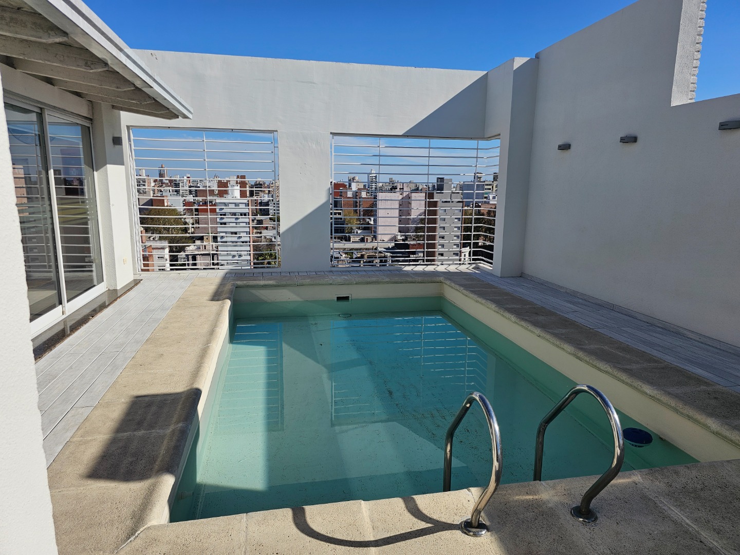Departamento de 1 dormitorio con cochera y amenities. 